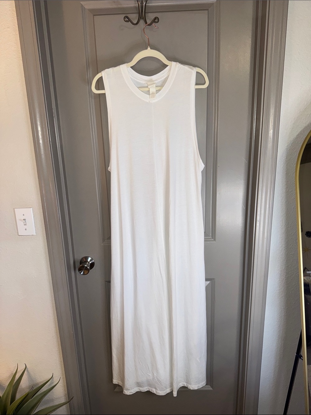 H&M White Sleeveless Maxi Dress